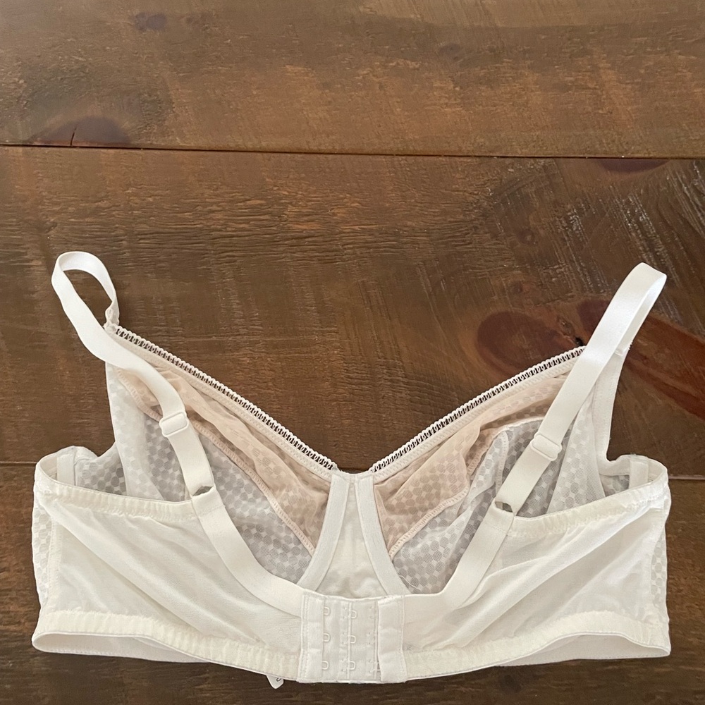 Wonderbra Sheer White Mesh Bra - Picture 3 of 6
